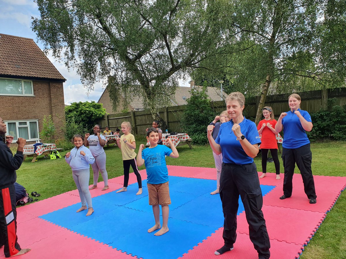 An afternoon of fun and fitness with some kickboxing expertise from our PCSO's.... thank you <a href="/lionfarmaction1/">LFAC</a> &amp; SMWS Freestyle
@IanGreenWMP <a href="/SandwellPolice/">Sandwell Police</a> @DaveThompsonCC @