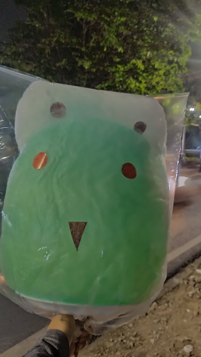 Dengan tidak berekspektasi apapun, semakin mudah kita bahagia sekalipun itu hal kecil.