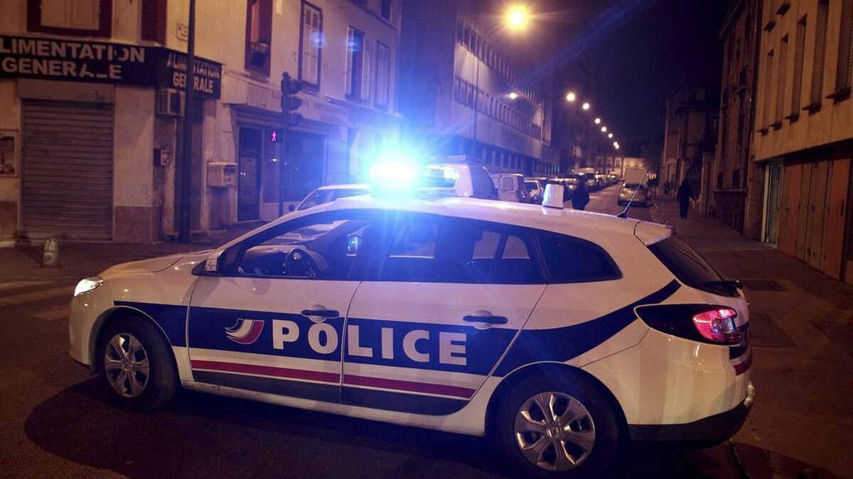 полицейские машины во франции