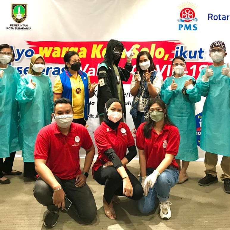 DavidWidyatmojo's tweet photo. #rhodesisland is real 
#Vaccination operation 

In game i fight against #oripathy 
In real life i fight against #covid_19 

Under #indonesian #redcross
#pmi @pmisurakarta #rotaryclub
#sinovac #humanity #humanitarian 

 #Arknights
 #明日方舟 #アークナイツ #doktah #amiya #yostar https://t.co/2qbXwe3Raq
