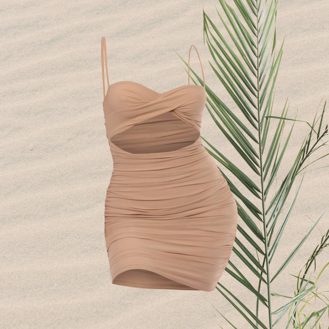 Peek-a-boo 🙈 Audrey is one of our favorite cut-out dresses this season! 
Shop before it’s gone!

🔎: Audrey