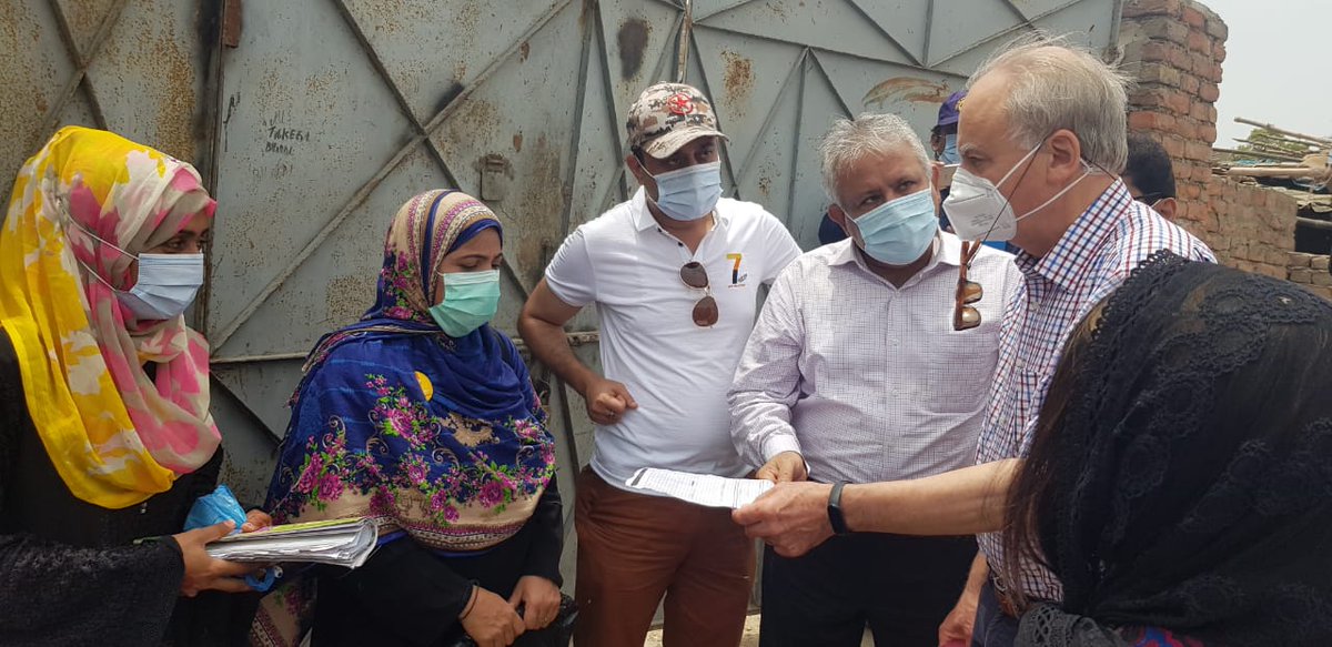 PolioFreeSindh's tweet photo. Chair TAG @DrJeanMarcOliv1, National Surveillance Coord. Dr. Shafiq, TFP @EocSindh  @AhmedSh47439481 &amp; DC Hyderabad met with the dist. polio teams, monitored the campaign at Paretabad hospital, Railway PTP &amp; EPI centres &amp; joined FLWs in Quetta town, Hyderabad. @PakFightsPolio https://t.co/FSAAADj4Wm