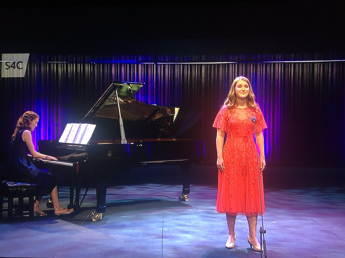 Hapus iawn ar ôl derbyn y 3ydd wobr yng nghystadleuaeth yr Unawd Gymraeg yn yr <a href="/eisteddfod/">eisteddfod</a> heddiw! Llongyfarchiadau i <a href="/DafyddAllen/">Dafydd Allen</a> a <a href="/LliHaf/">Llinos Haf Jones</a> 🌟
Delighted to have been awarded 3rd prize at the Eisteddfod today in the  Welsh Solo competition! Congratulations to Dafydd and Llinos🌟