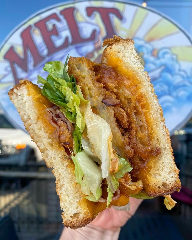 CleanEatsFast's tweet image. Fried. Green. Tomato. BLT. 🤤🤤🤤

If I could only eat one thing for the rest of my life, it might be this sammie. Fruit (yes tomatoes are a fruit), veggies, bread, bacon and cheese, all sauced up with a Southern remoulade I’d happily drink. Um…yes, fuc… ift.tt/2Vi54GS