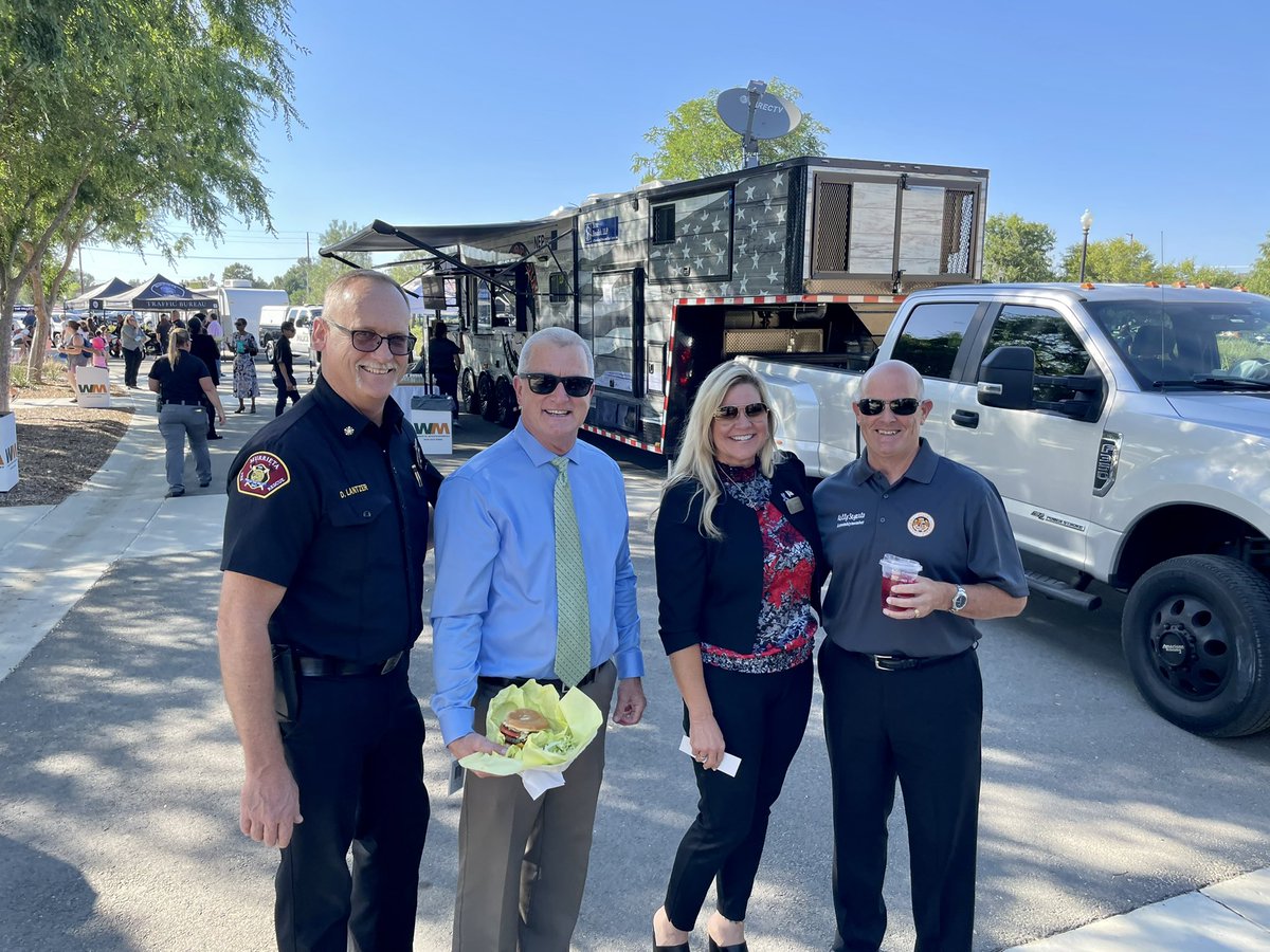 SenatorSeyarto's tweet image. Also stopped by the @CityOfMurrieta #NationalNightOut 🚔 celebration last night honoring the hard work of our first responders. Great to see everyone!