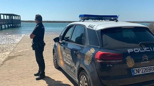policia's tweet photo. Es #sábado y todavía nos queda mucho día y mucho #verano ☀ por disfrutar

Empieza bien el día 😀💪 y si nos necesitas➡ Llama al 🚨 091🚨

#EstamosPorTi
#somostupolicia https://t.co/Tacj8c8mXA