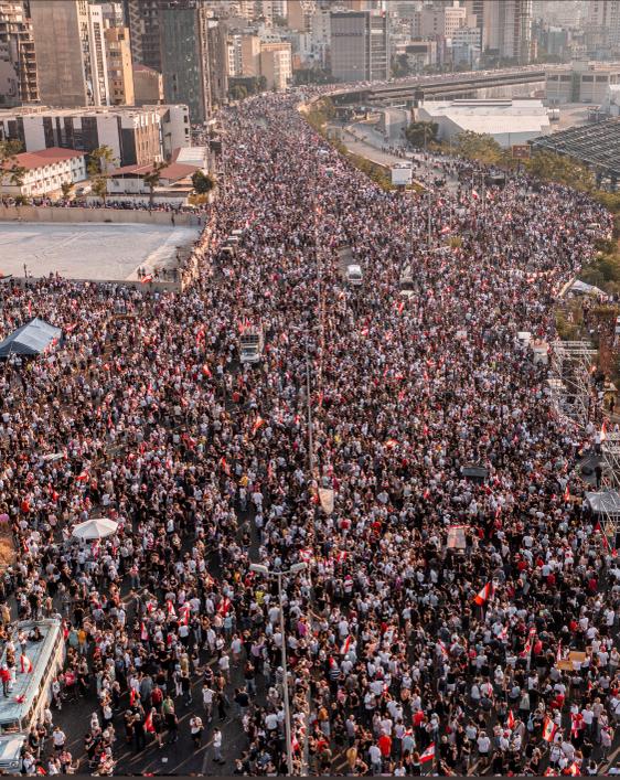 elissakh's tweet photo. لبنان كلو نزل رغم كل حواجزكم @rami_rizk https://t.co/0OEUZVyb3B