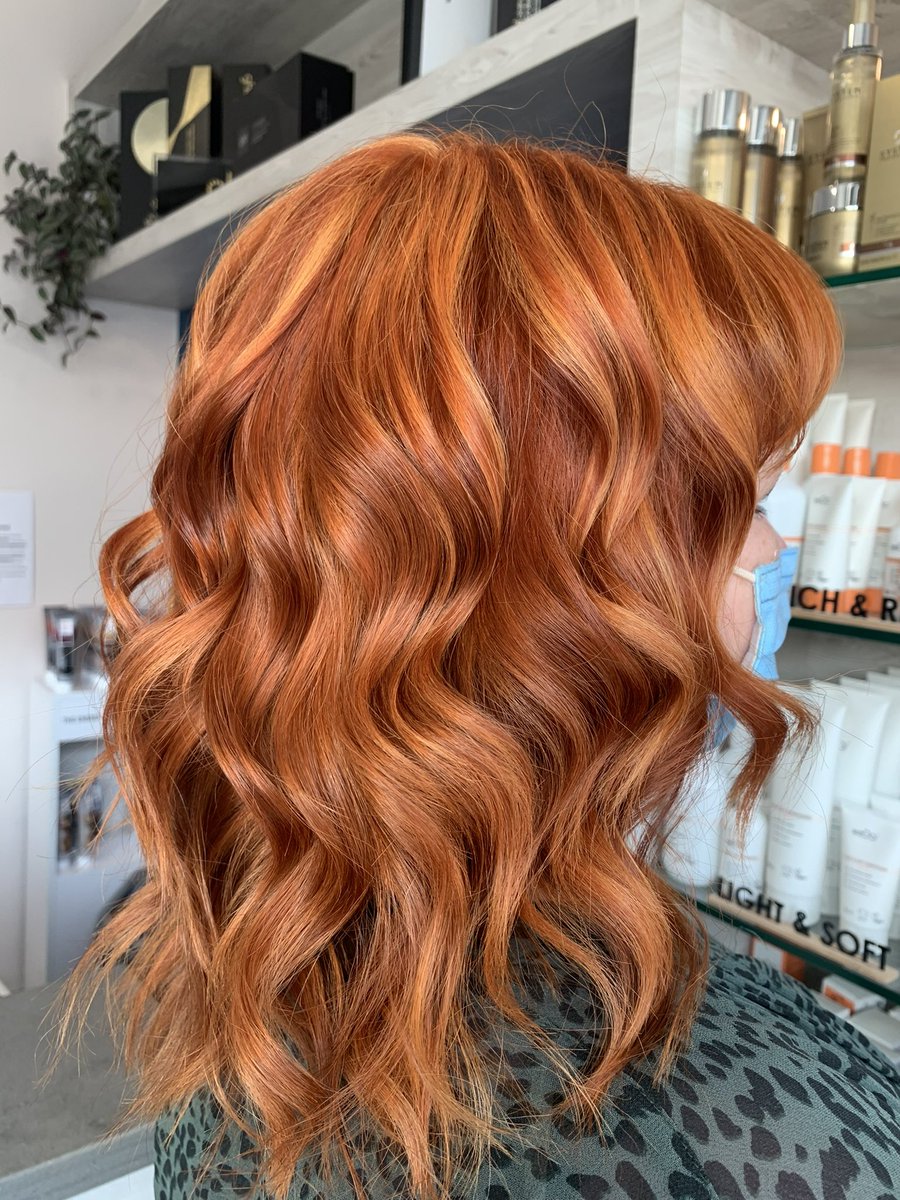 CWhiskersHair's tweet photo. Obsessed by this colour by Emma
Styling @ghdhair with helios, ghd gold creating lovely soft bouncy waves.
#askforwella #colour #copperhair #orangehair #colourhair #colourinspiration #hairinspiration #haircolourgoals #cardiff #cardiffhairstylist #cantoncardiff #ghd
#ghdhelios https://t.co/dqLqKWCdBM