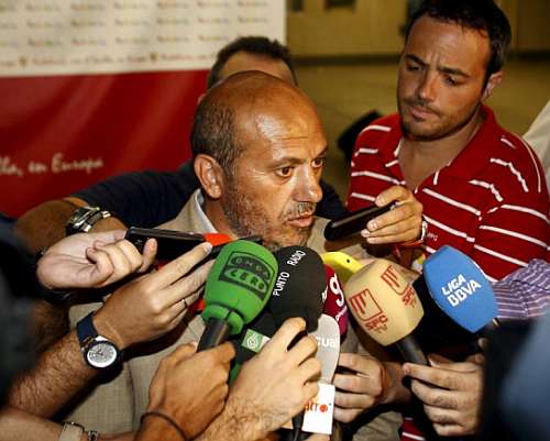 SevillistasU's tweet photo. Del Nido,"Nuestra liga no es la mayor porquería de Europa,sino del mundo.Pero, por Dios,¿hay algún aficionado que no diga que la liga está prostituida, adulterada, corrompida?.Es una liga tercermundista en la que dos clubes sustraen el dinero de la TV de los demás que competimos" https://t.co/5Pre97tQEd