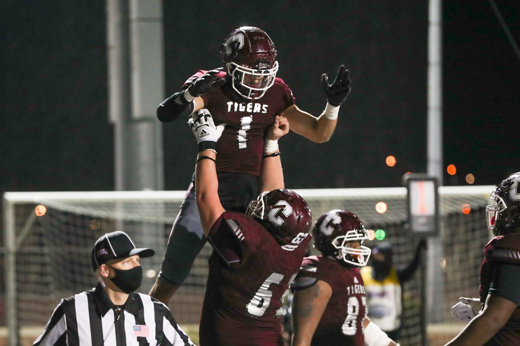 CoachGarnerOL's tweet photo. Move in day!! The #5AVAGES are back on campus!! 

#CU22 | #ChosenFew22 | #WeAreCU https://t.co/86zU6TvoP3