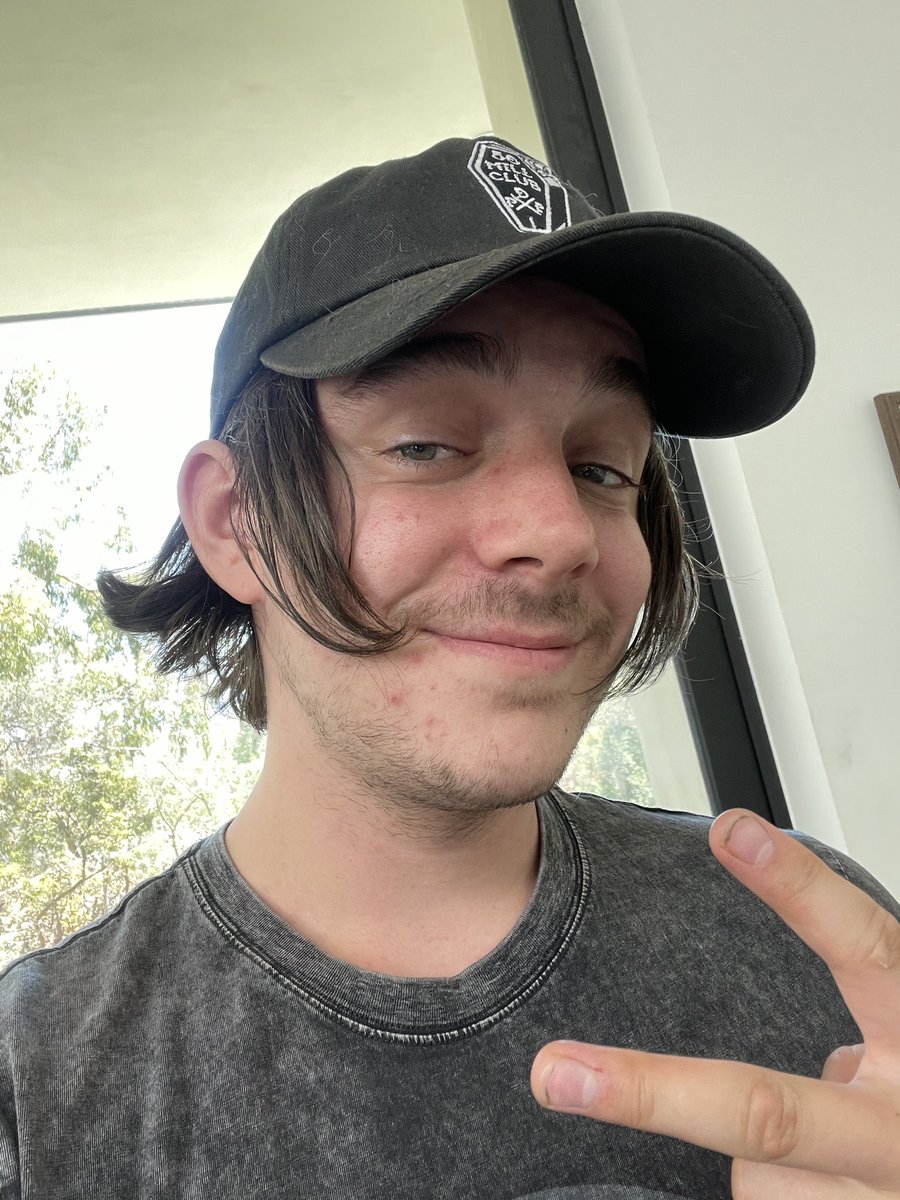 ethannestor's tweet photo. y’all like the hair? https://t.co/zfAJ3JbTXD