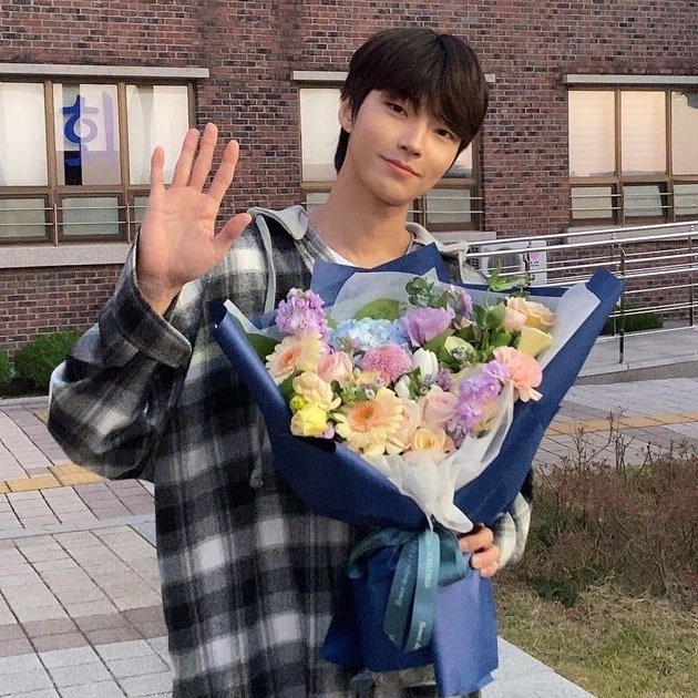 boyfriendyeop's tweet photo. happy 1000th day cutie inyoup ♡

 #황인엽_데뷔천일_축하해 #황인엽 https://t.co/HUYGYI9y4U