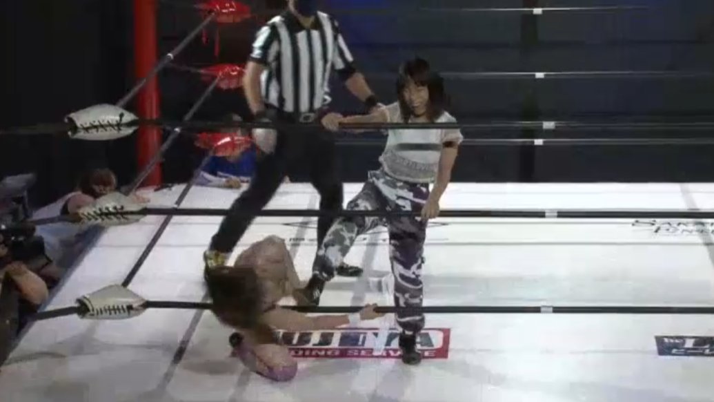 Chris2KLee's tweet photo. Like this kid already. #PsParty #IceRibbon https://t.co/ebXZZ3Jgnh