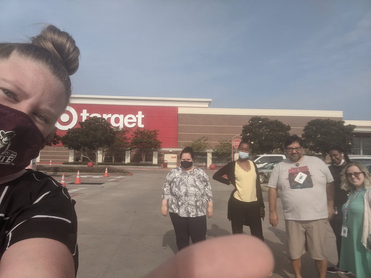 Checking out the Alief Community! Best Scavenger Hunt team ever! <a href="/AliefISD/">Alief ISD</a> <a href="/budewigbulldogs/">Budewig Intermediate</a> <a href="/heatherturner70/">Heather Turner</a> #GameOn! #BulldogNation #WeLoveOurCommunity