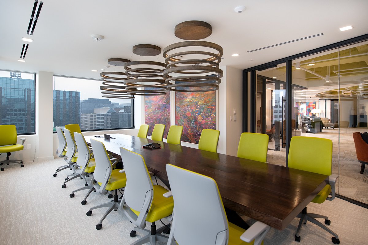 PerisConstruct's tweet image. Peris brings unique office design plans to life. What can we build for you? 
Visit peris.com to learn more. @CresaCorp #sshape #edgefunds #conferenceroom #design