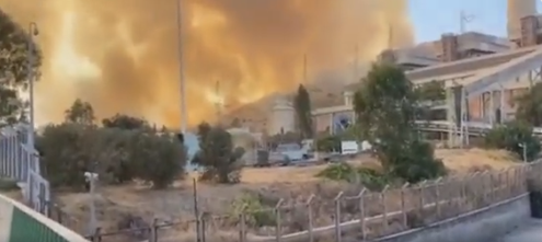 ozturk_mustafa's tweet photo. Termik santral yanarsa, tesiste bulunan kömürün gelişi güzel yanması sonucu ciddi oranda SO2, CO, PM2.5, PM10 gibi sağlık için tehlikeli kirleticiler salımlanır.
Termik santralden rüzgar rüzgarın etkisi sürüklenencek gazlar zehirli. Pencereleri kapalı tutalım ve evden çıkmayalım https://t.co/oM4ZaB6GXR