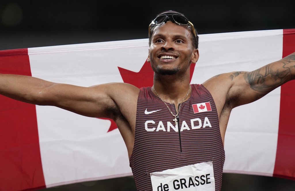 bridgetonpo's tweet photo. 🗣️ Andre Degrasse wins GOLD in the Men's 200m, shattering the Team Canada record with 19.62 at Tokyo 2020🎉‼️

A magnificent win for @teamcanada x @de6grasse 🏆

🇧🇧🇹🇹🇨🇦🏃🏽‍♂️💨🥇💥

#Tokyo2020 #BiMCan #Barbados #Canada #Bridgetown #Toronto #NPO #200m #Gold #Record #Canadian #Olympics https://t.co/wc0dyTDkum