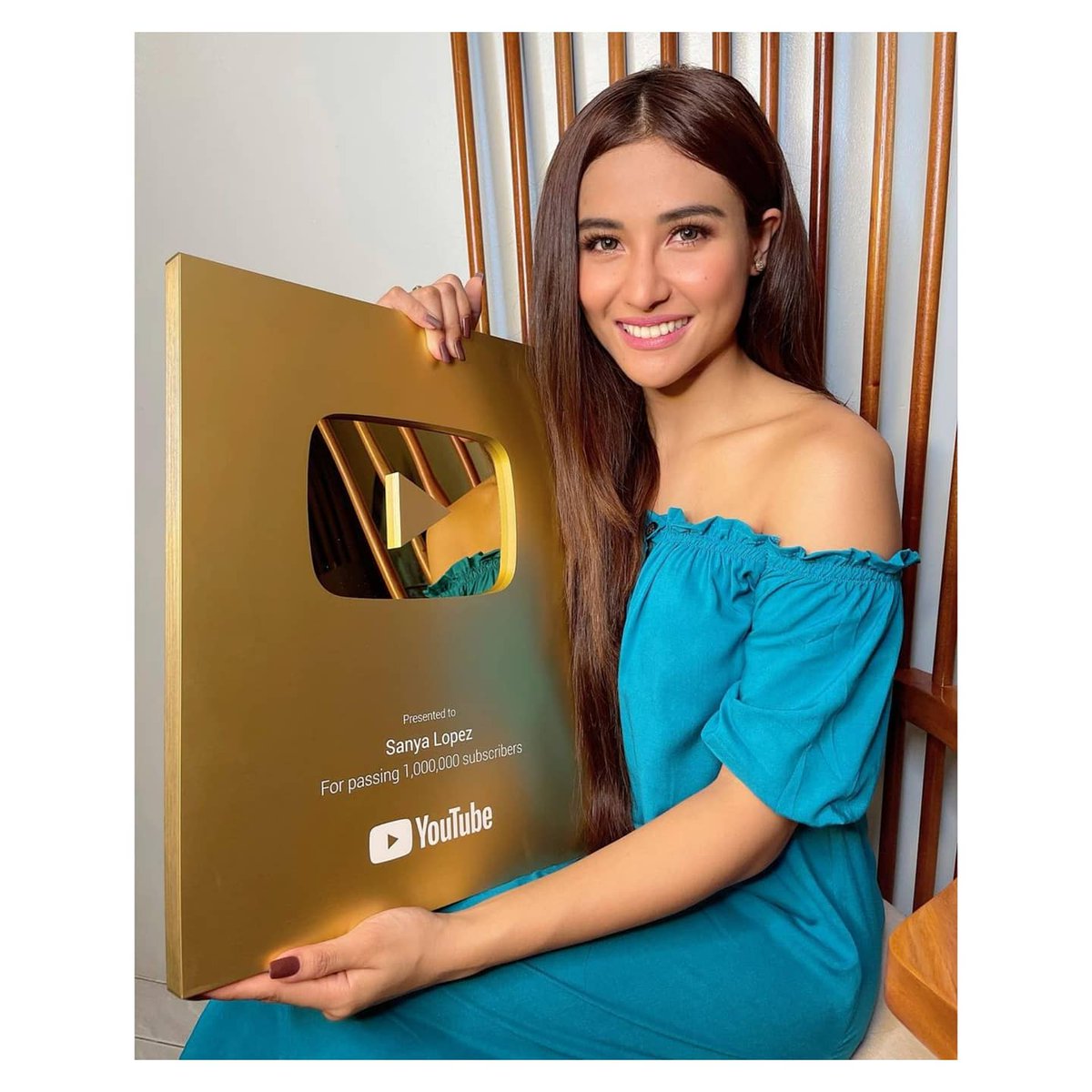 Sparkle_GMA's tweet photo. #SanyaLopez receives her Gold Play Button from YouTube for passing 1,000,000 subscribers on YouTube 🎉 Congratulations!

Make sure you're subscribed to her channel ➡️ https://t.co/BJ8b6vn0Bo https://t.co/ppLLBlzEOs