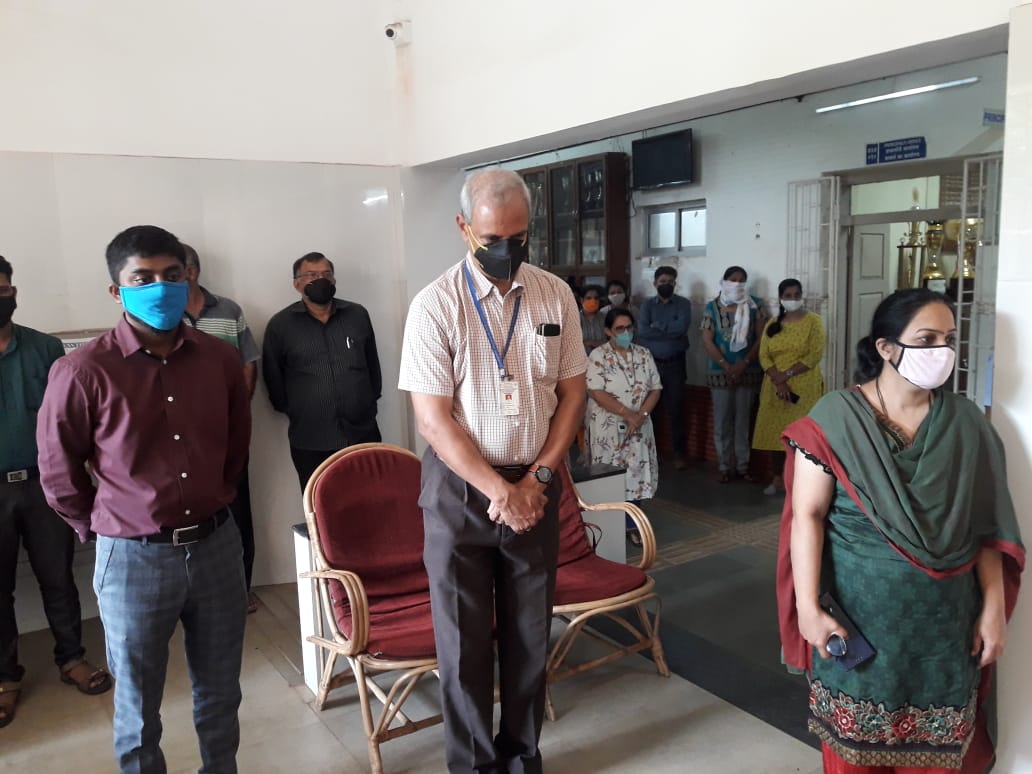 DhempeCollege's tweet photo. @DhempeCollege paid homage to Dr Y.V Lawande (The first principal & founding member of our college) on his death anniversary today.
#dhempecollege #dhempedynamites #dhempeatsixty #dhempe https://t.co/kzqZyLXObf