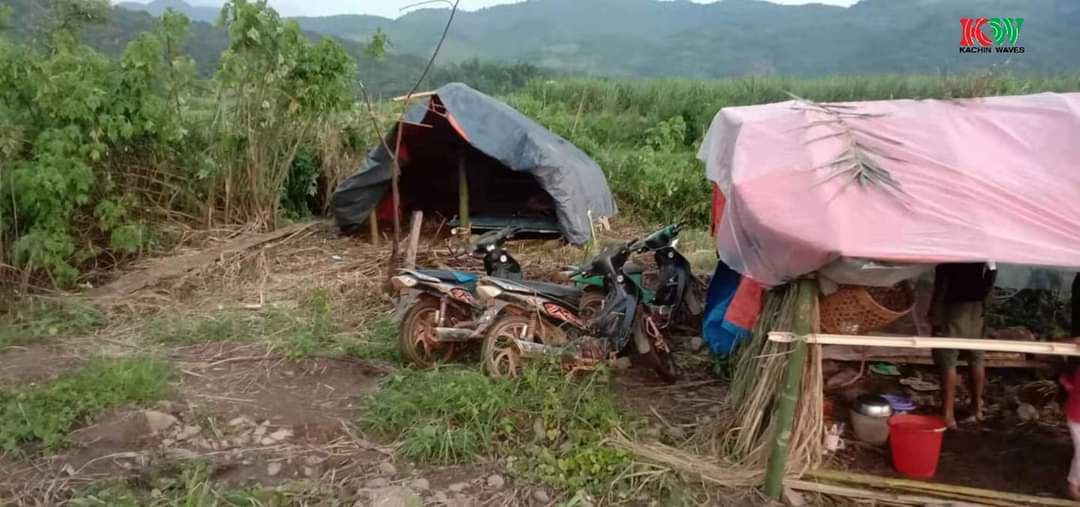 TTZ23290262's tweet photo. More than 200 people from #FaiKaung village in #Pansai sub-township in northern #Shan State were forced to flee to the mountains last night as clashes broke out between the military council and the Kokang army(MNDAA).

#WhatsHappeningInMyanmar 
#Aug4Coup https://t.co/maWFY2sM3n