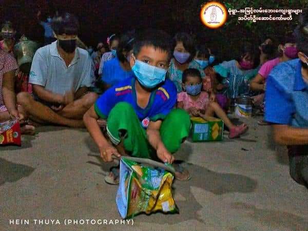 TTZ23290262's tweet photo. A sit-in night protest by banging pots &amp; pans in a village near #Monywa_Amyint Road! !

LEGALIZATION OF NUG
#Aug4Coup 
#WhatsHappeningInMyanmar https://t.co/JPDUtGPvLc