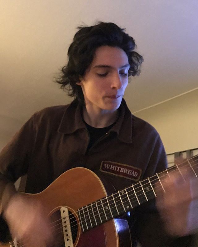 finnsoursess's tweet photo. Finn wolfhard With his guitar πΈ #finnwolfhard #wolfhard #strangerthings #finnwolfhardofficial https://t.co/KaM046t1k9