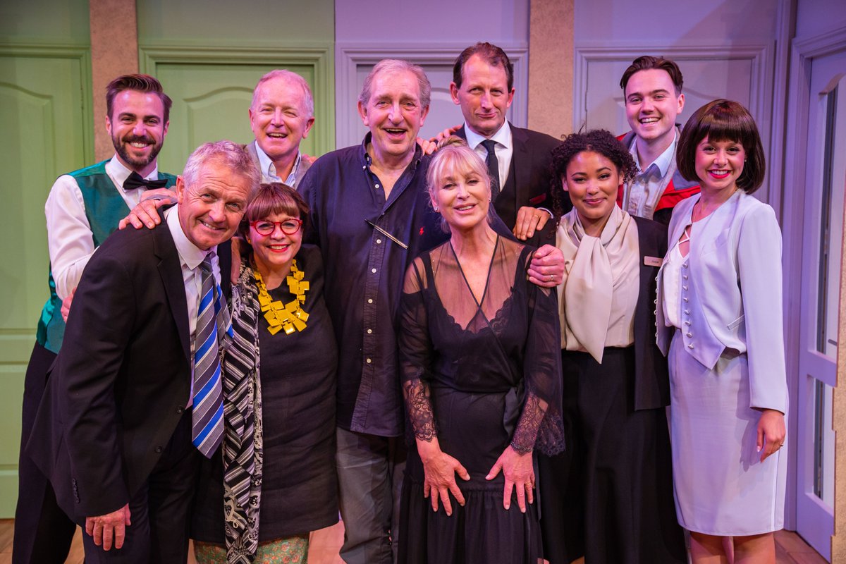 MillAtSonning's tweet image. What a cast ❤️
#TwoIntoOne opens tomorrow! @TheRayCooney