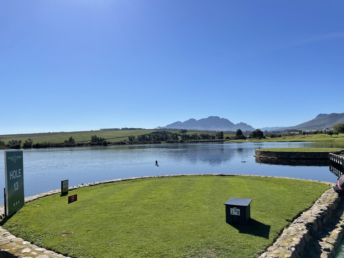 neil_whitehorn's tweet photo. How’s this for a tee shot?
Risk it or play safe? What would you do?
#SunshineTour
#OriginsOfGolf
#GreatnessBeginsHere https://t.co/PLIA76sbrO