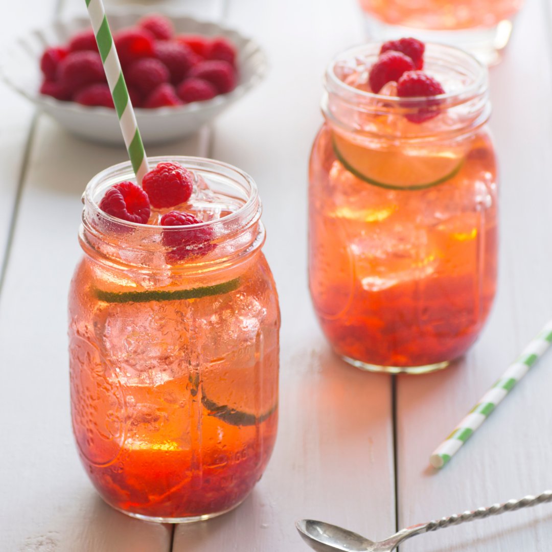 TeaCouncil's tweet image. White tea, like green tea, is not oxidized after leaf harvesting, and retains a high amount of antioxidants from #PlantToCup.