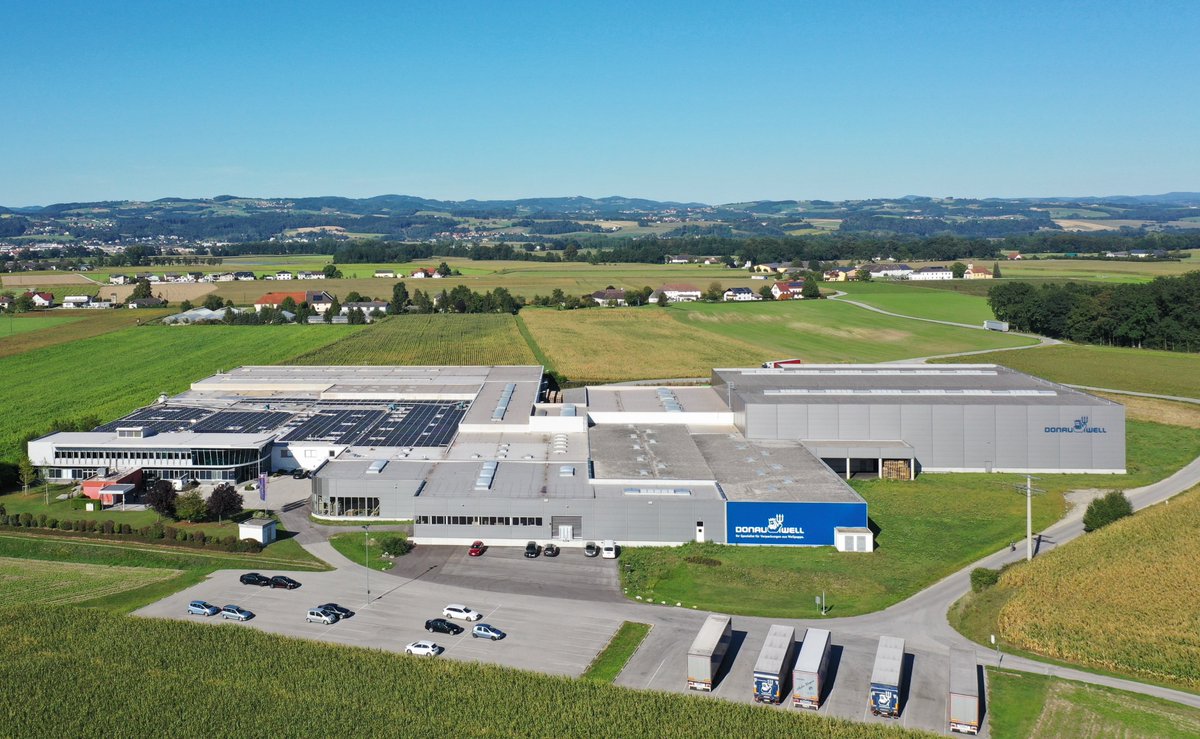 WestfaliaEU's tweet photo. Danke, #DONAUWELL! https://t.co/cZoKeFOqlD In Naarn, wo jährlich 50 Mio. qm Wellpappe verarbeitet werden, realisieren wir 2022 ein #Lagersystem mit 13.200 Regalstellplätzen, 2 Regalbediengeräten, #Fördertechnik, #SPS-Steuerung & unserem WES https://t.co/uqSuT3csZd® #intralogistik https://t.co/U54VjWXUZs