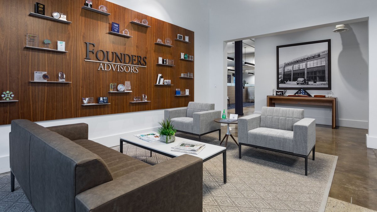 InteriorElement's tweet photo. The IE Team, alongside our amazing partners, @goodwynmills, delivered a beautiful, upscale corporate environment for our client, @FoundersIB, in Birmingham, AL.

A&amp;D: @goodwynmills
GC: Stone Building Company
📷: IG/high5productions 

#IE #loveyourspace #workinspired https://t.co/oNm9zkXkJy