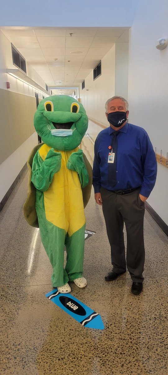 Our superintendent visiting our students this morning!! @Zone2Assoc8 <a href="/Helen_CorderoPS/">HelenCorderoPrimarySchool</a> <a href="/ABQschools/">Albuquerque Public Schools</a> <a href="/Kenneth_Zone2/">Kenneth salazar</a>