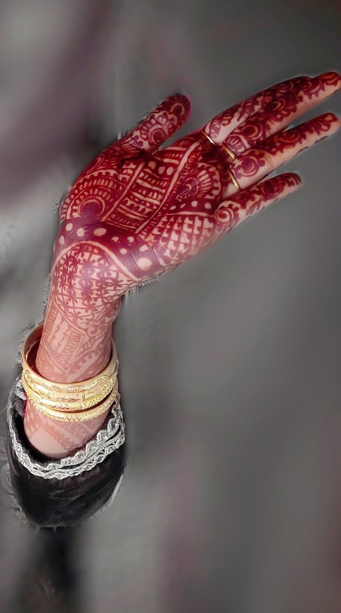 ഇന്നലെത്തെ ആ കൈകൾ 🙌🏻
#bridalmehandi