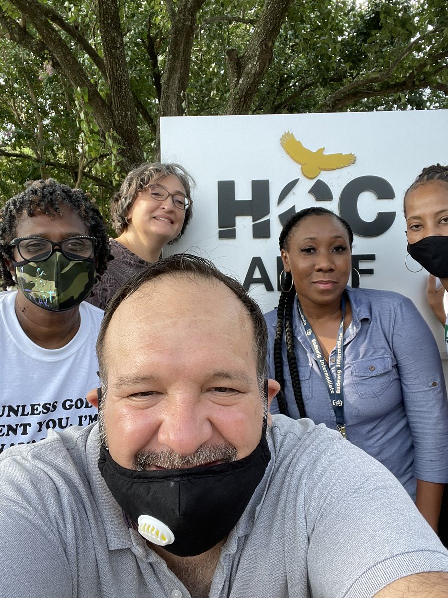 JMTechieMindset's tweet photo. Team 13 rocking @budewigbulldogs community! @AliefISD @heatherturner70 #GameOn! #BulldoNation #WeLoveOurCommunity https://t.co/zVpUgkcsJC