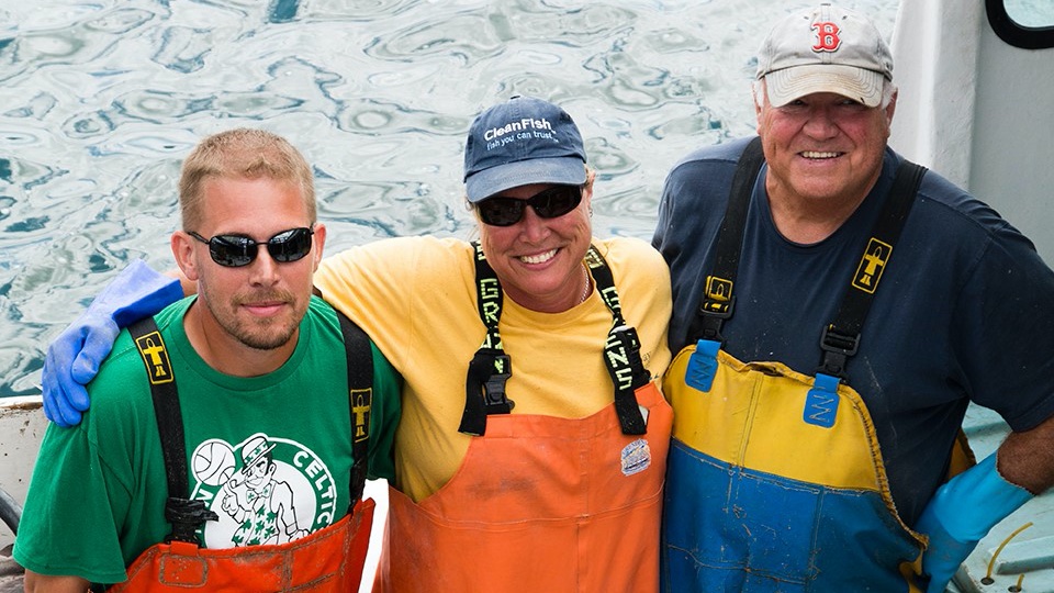 (1/4) Meet <a href="/NHCommunityFish/">NH Community Seafood</a>:  
NH Community Seafood is a Community Supported Fishery (CSF) that provides local and seasonal seafood and acts as the dock-to-dish connection to community members in New Hampshire.
