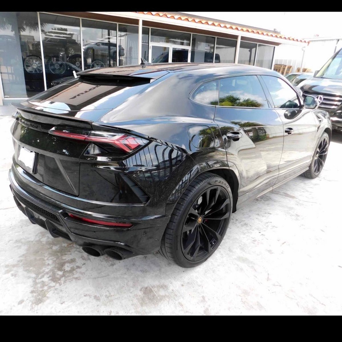 leaseitfromLLP's tweet photo. isn’t she pretty?

Delivered ☑️

#lamborghini #lambo #gorgeous #pretty #lamborghiniurus #black #lambourus #wow #car #carsofig #carsofinstagram #exoticcars #cool #whip #cars #luxury #lease #llp #dope https://t.co/hpZ7AHNVnu