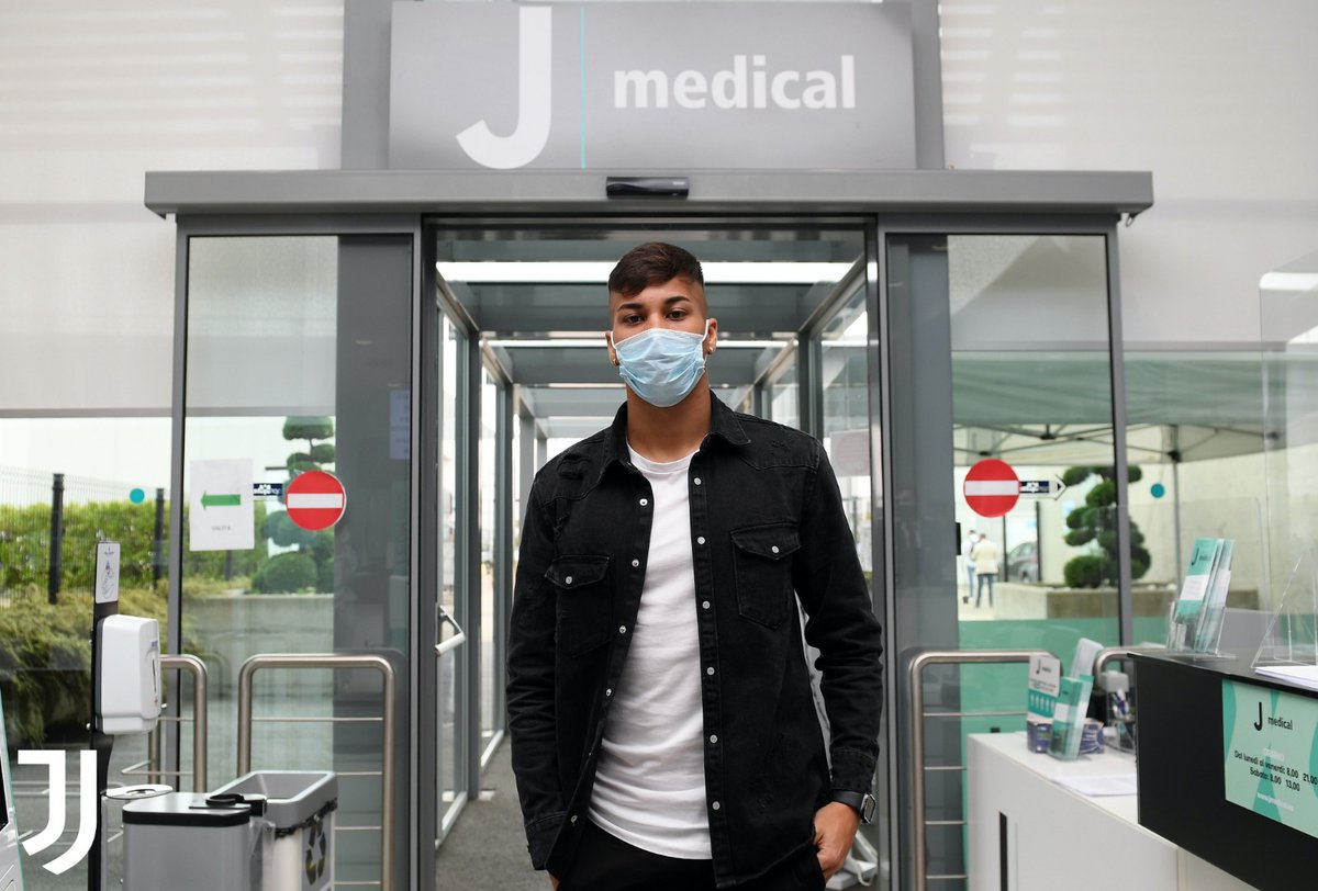 chirichampions's tweet photo. ⚪⚫ KAIO JORGE ya ha pasado el reconocimiento médico con la JUVE.

🇧🇷🔥 El delantero de 19 años proviene del SANTOS y ha costado 4,5 millones. 

📺 Vente a las 18:00 a TWITCH #SportPlus https://t.co/UNbRyvTxVx