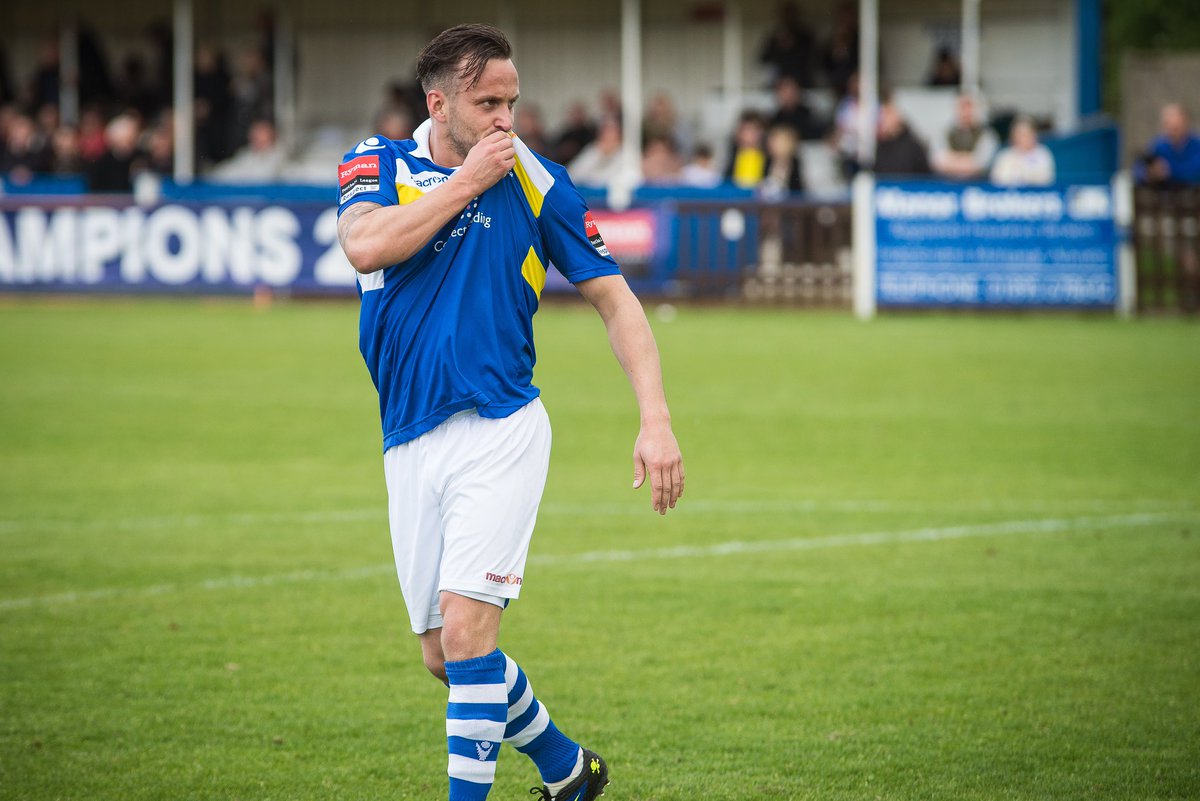 The attacking threat of the Wealdstone Legends team on Sunday will include two title-winners! 🏆🏆 Along with <a href="/JonathanNorth/">Jonathan North</a>; <a href="/JonnyWright3110/">Jonny Wright</a> and <a href="/pdean7/">Peter dean</a> were both key members of the 2013/14 Isthmian League winning side!