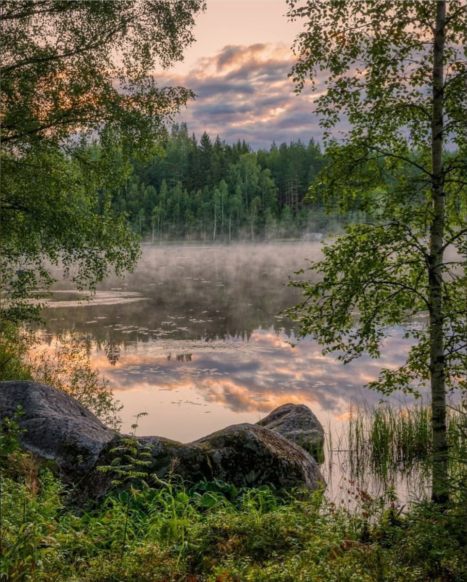 الحياة رواية جميلة ..

عليك قراءتها حتى النهاية! .. 

لا تتوقف أبداً عند سطر حزين! 

فقد تكون النهاية جميلة..!
