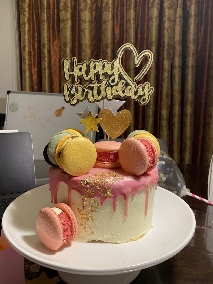 celeryschtick's tweet image. I made @RizRazR6 a girly cake for his bday recently bc he likes strawberry and strawberry flavoured things r pink