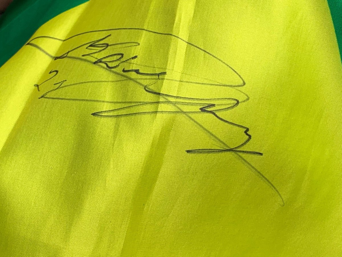 JuveXtra's tweet photo. Kaio Jorge's first autograph in black and white.  Spoiler on the jersey number?  2️⃣1️⃣⚪️⚫️ [via @romeoagresti] https://t.co/0SNH6e2WCq