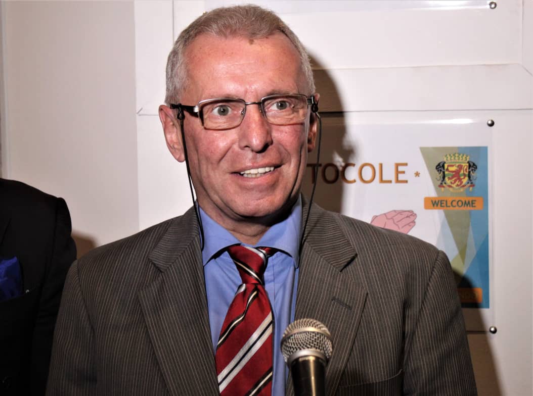 Passage en revue de la situation du tourisme dans le Mayombe,les études relatives à la mise en place d'un partenariat entre le MTL et l'Association VIDEC tels ont été les sujets de l'audience que Mme le MTL a accordé à Mr Jan LIMBOURG,Conservateur de la Biosphère de Dimonika.