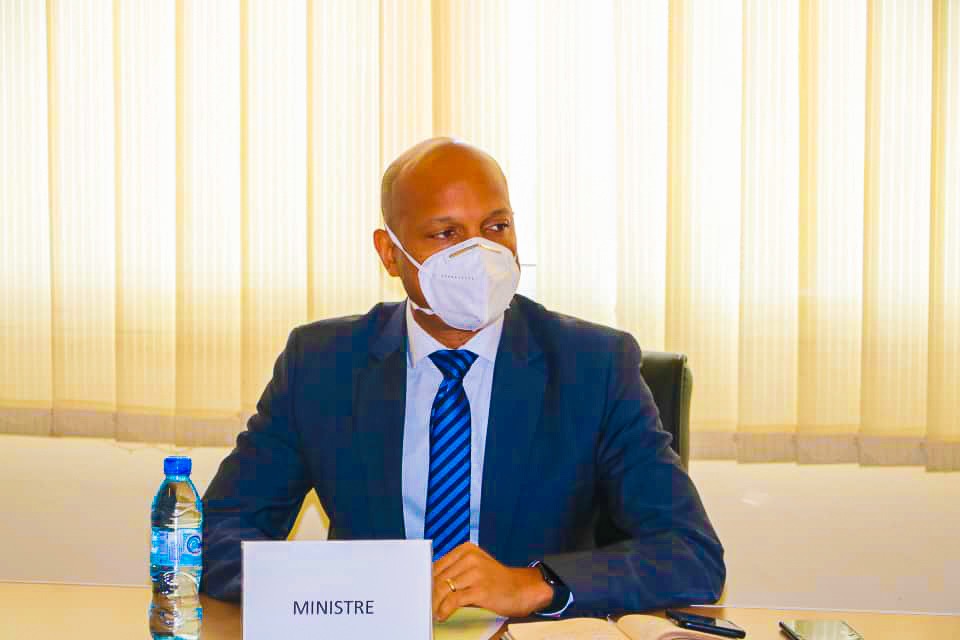 Ministère en charge des Investissements et des PPP tweet media