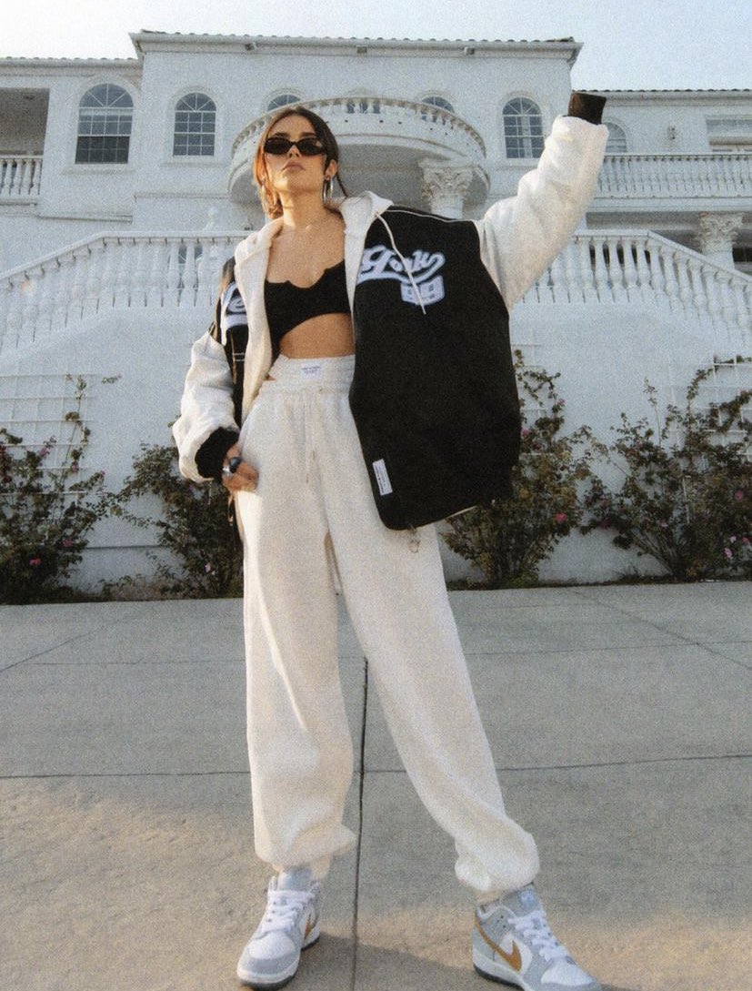 เพิ่มเติมภาพ Madison Beer กับคอลเลกชั่นเสื้อผ้าล่าสุดที่ออกแบบร่วมกับแบรนด์ <a href="/boohoo/">boohoo</a>