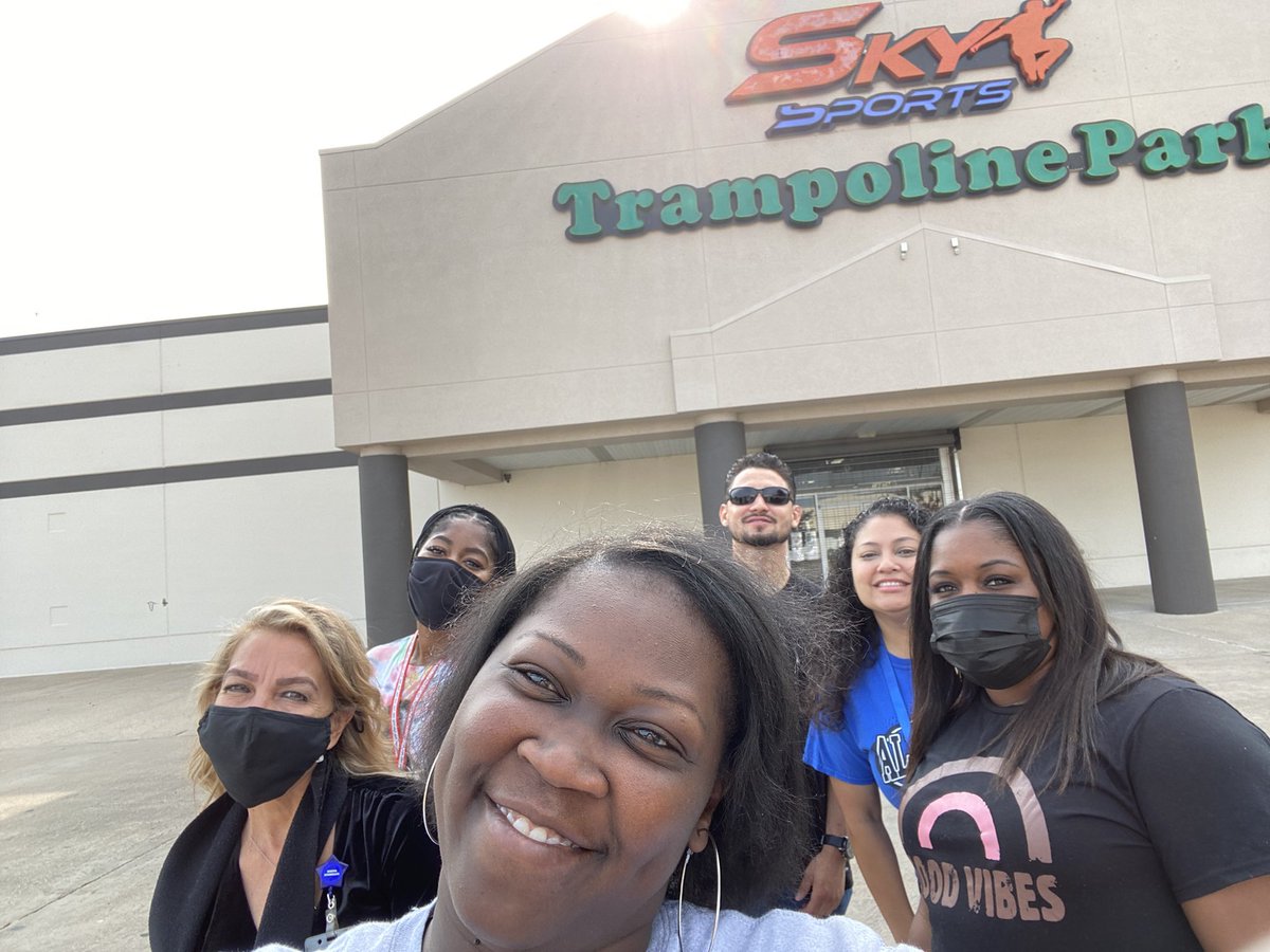 #Gameon! <a href="/AliefISD/">Alief ISD</a> #budewigbulldogs <a href="/heatherturner70/">Heather Turner</a>  #WeLoveOurCommunity