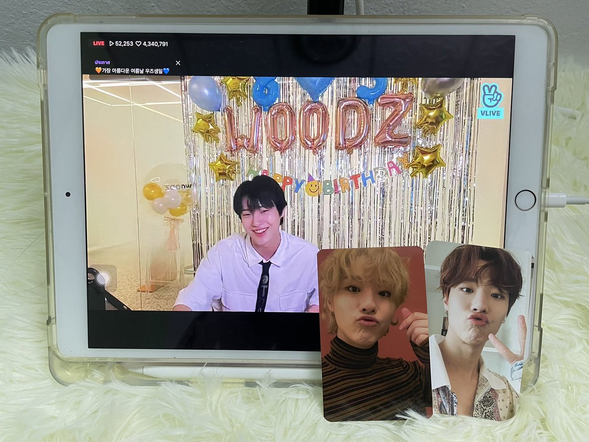 iammoodz_35's tweet photo. เนื่องจากเป็นวันเกิด ผช.คนนี้ 
ตี๋ของเรา  
ขอแจกการ์ด 2ใบนี้ 
เลือกคนละ1ใบ  
สุ่มพรุ่งนี้เย็นๆ 1600น. รีไปเลย #HAPPY_WOODZ_DAY #WOODZBDAY2021_Charity 
#가장_아름다운_여름날_우즈생일 https://t.co/LIsGg3bKjY