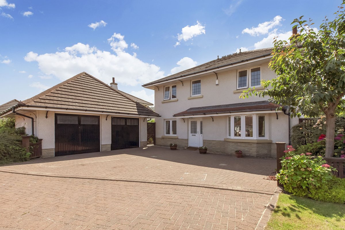 Our newest listing this beautifully presented, spacious four bedroom villa in Blackhall. Get in touch today for more info! 
📌17 March Gait, Edinburgh, EH4 3RX
💷 Offers Over £695,000
🛏 4 🛁2 🛋 1
📞 0131 337 7771
💻 info@clancys-solicitors.co.uk
#homesnothouses #sellwithclancys