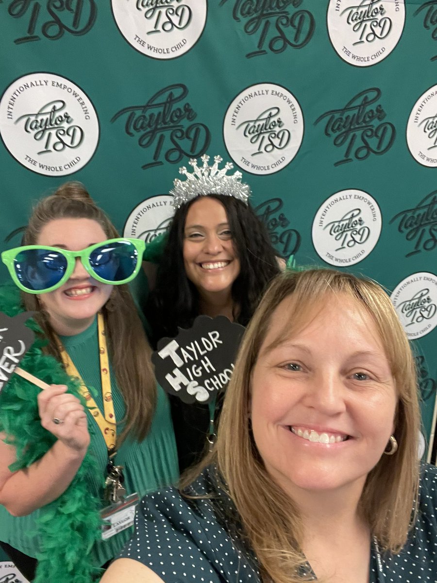 MrsHoustonCTE's tweet photo. New to the district training starting off with some fun! #ThisIsTaylorISD #TeachingTaylor https://t.co/14Y2gyEnxb