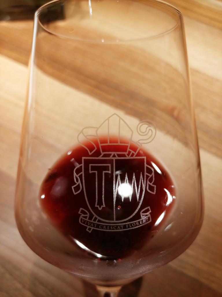 Moscato Rosa by Abbazia di Novacella :
Intenso, pieno e piacevole, una dolcezza che è come una coccola, un bel modo di terminare la visita di questo bellussimo monastero.