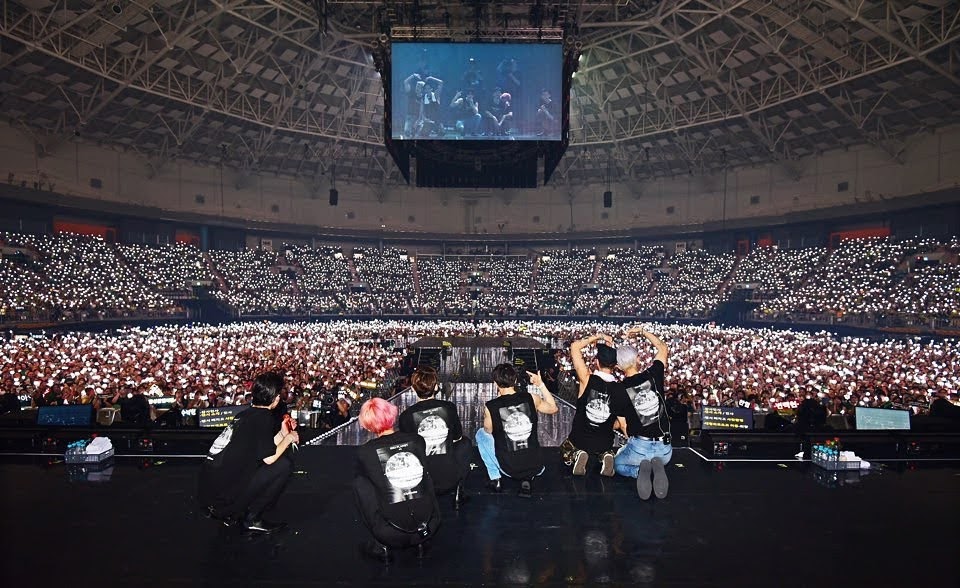 njmgurl's tweet photo. Happy anniversary fandom kesayangan 💖
Gak nyangka bisa bertahan sejauh ini sama kalian 🥺 Love u guys 🥰
HAPPY EXO-L DAY FOR ALL OF YOU 💖

#Eriwinkle_L1485
#L1485ToForever
#HappyEXOLDay
#EXO #엑소 
@weareoneEXO https://t.co/Xgq27cYuMS